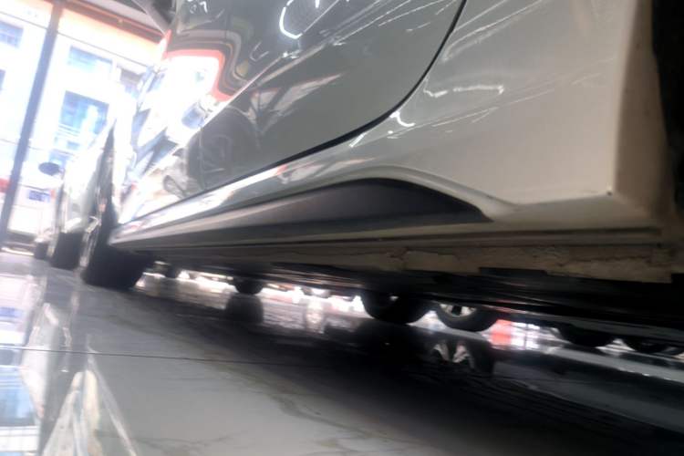 Used Lynk & Co 03 2023 1.5TD DCT JingPro Left Side Sill