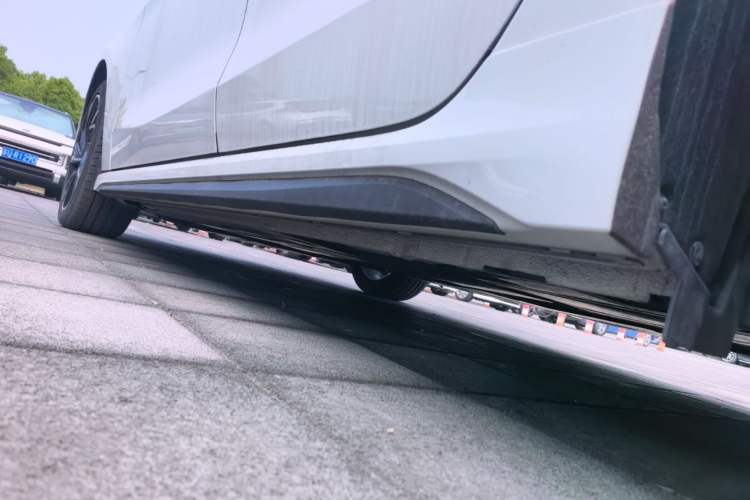 Used Lynk & Co 03 2023 2.0TD DCT JingPro Left Side Sill