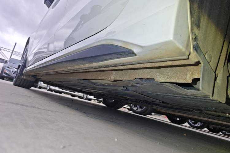 Used Lynk & Co 03 2023 1.5TD DCT JingPro Left Side Sill