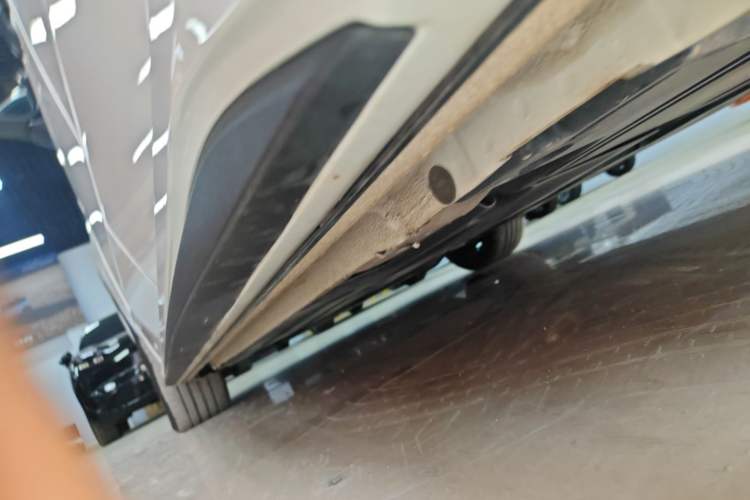 Used Lynk & Co 03 2023 2.0TD DCT JingPro Left Side Sill
