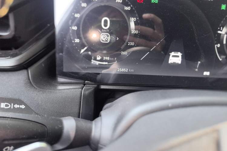 Used Lynk & Co 03 2023 1.5TD DCT JingPro Odometer Close Up