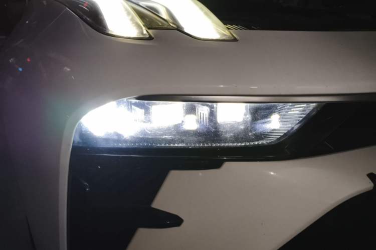 Used Lynk & Co 03 2023 1.5TD DCT JingPro Right Front Headlight