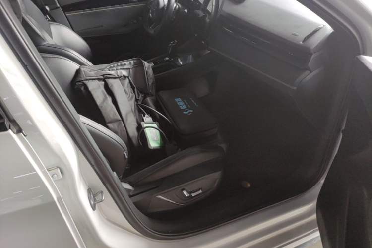 Used Lynk & Co 03 2023 2.0TD DCT JingPro Right Front Seat