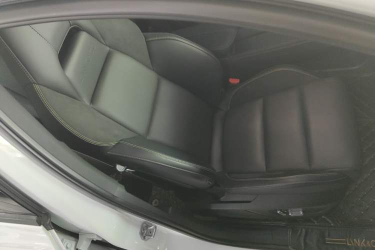 Used Lynk & Co 03 2023 1.5T EM-F PM Right Front Seat