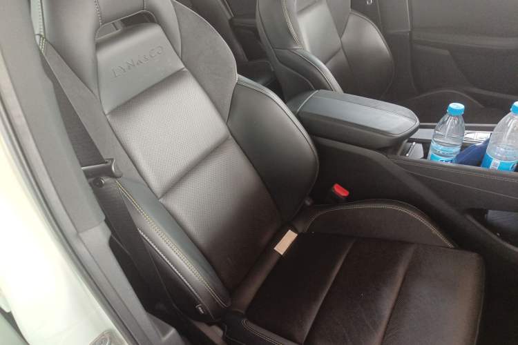 Used Lynk & Co 03 2023 2.0TD DCT JingPro Right Front Seat