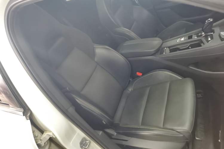 Used Lynk & Co 03 2023 2.0TD DCT H-Power Halo Right Front Seat