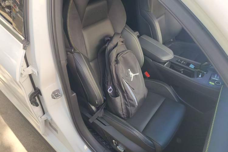 Used Lynk & Co 03 2023 2.0TD DCT JingPro Right Front Seat