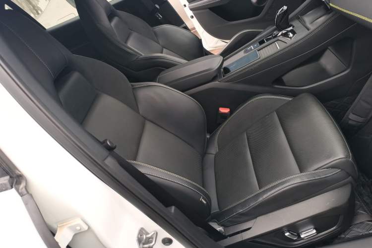Used Lynk & Co 03 2023 2.0TD DCT JingPro Right Front Seat