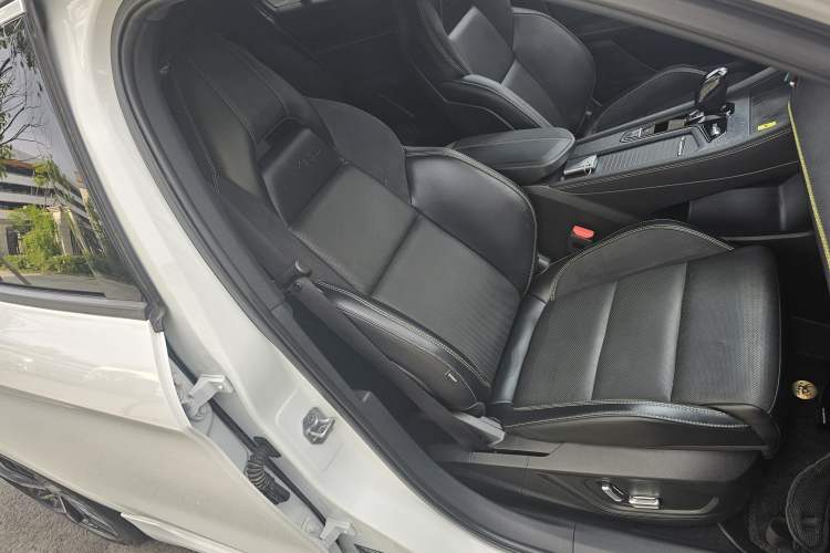 Used Lynk & Co 03 2023 1.5TD DCT JingPro Right Front Seat