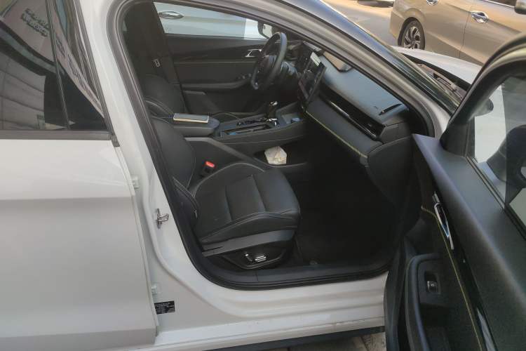 Used Lynk & Co 03 2023 1.5TD DCT JingPro Right Front Seat