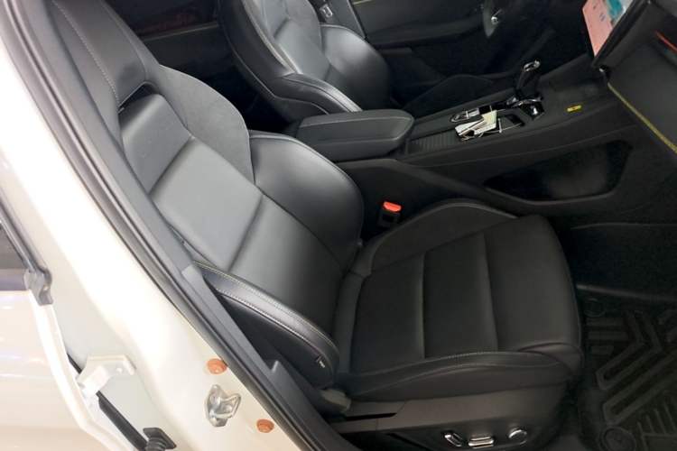 Used Lynk & Co 03 2023 2.0TD DCT H-Power Halo Right Front Seat