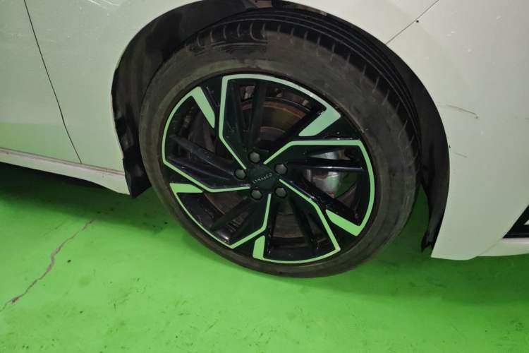 Used Lynk & Co 03 2023 1.5T EM-F AM Right Front Wheel Hub