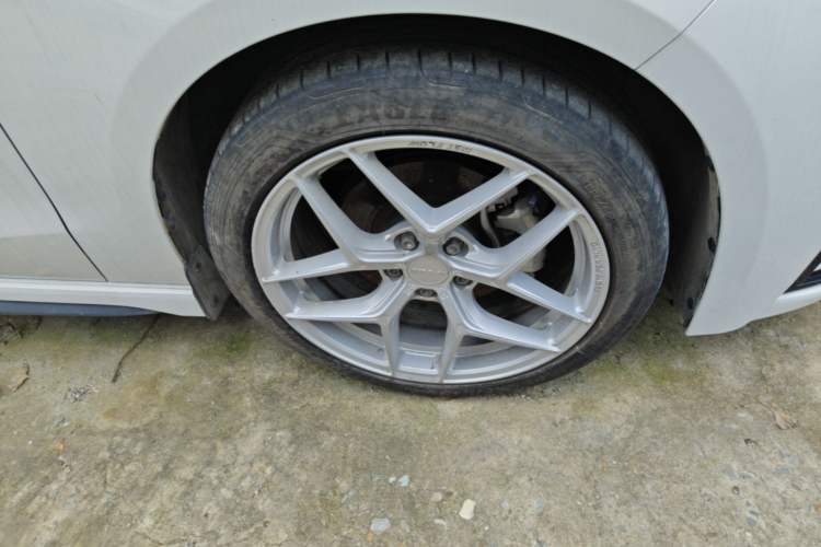 Used Lynk & Co 03 2023 1.5TD DCT JingPro Right Front Wheel Hub