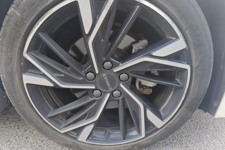 Used Lynk & Co 03 2023 1.5TD DCT JingPro Right Front Wheel Hub