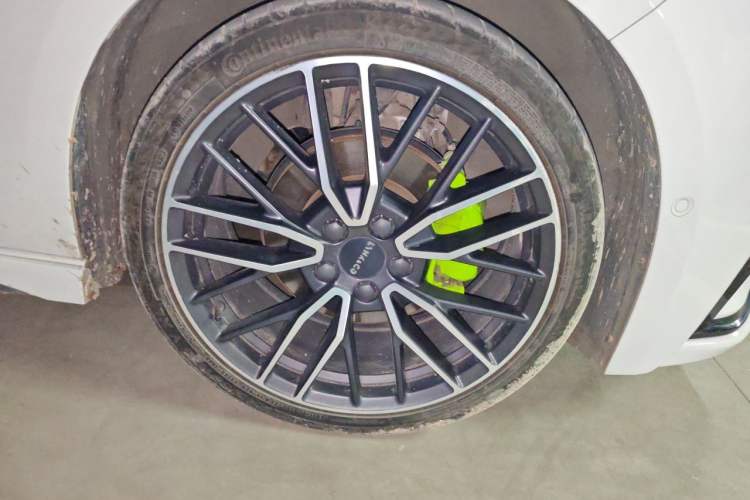 Used Lynk & Co 03 2023 2.0TD DCT H-Power Halo Right Front Wheel Hub
