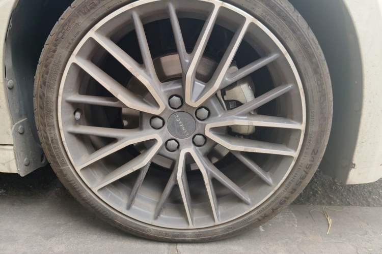 Used Lynk & Co 03 2023 2.0TD DCT JingPro Right Front Wheel Hub
