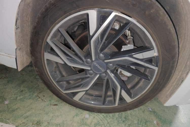 Used Lynk & Co 03 2023 1.5TD DCT JingPro Right Front Wheel Hub
