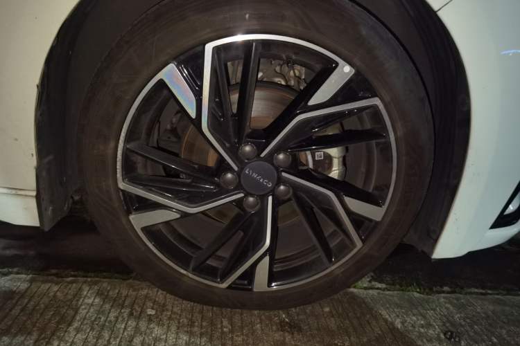 Used Lynk & Co 03 2023 1.5TD DCT JingPro Right Front Wheel Hub