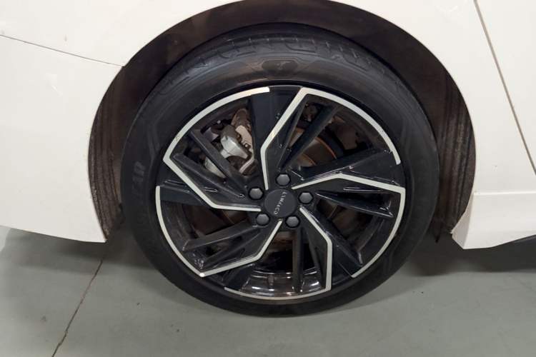 Used Lynk & Co 03 2023 1.5TD DCT JingPro Right Rear Wheel Hub