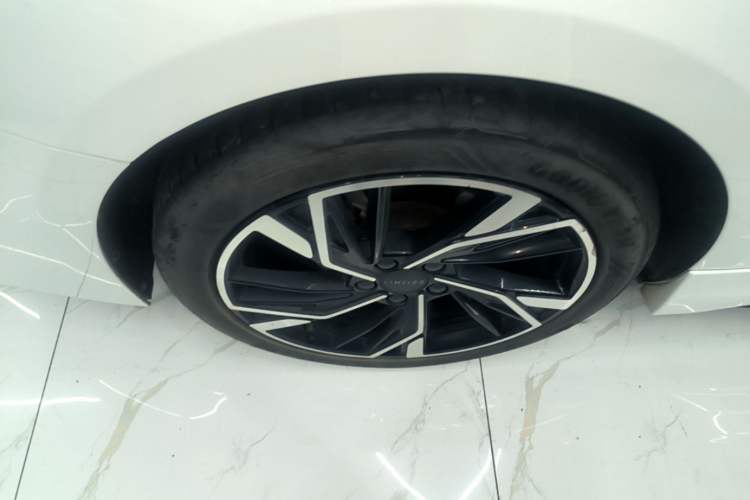 Used Lynk & Co 03 2023 1.5TD DCT JingPro Right Rear Wheel Hub