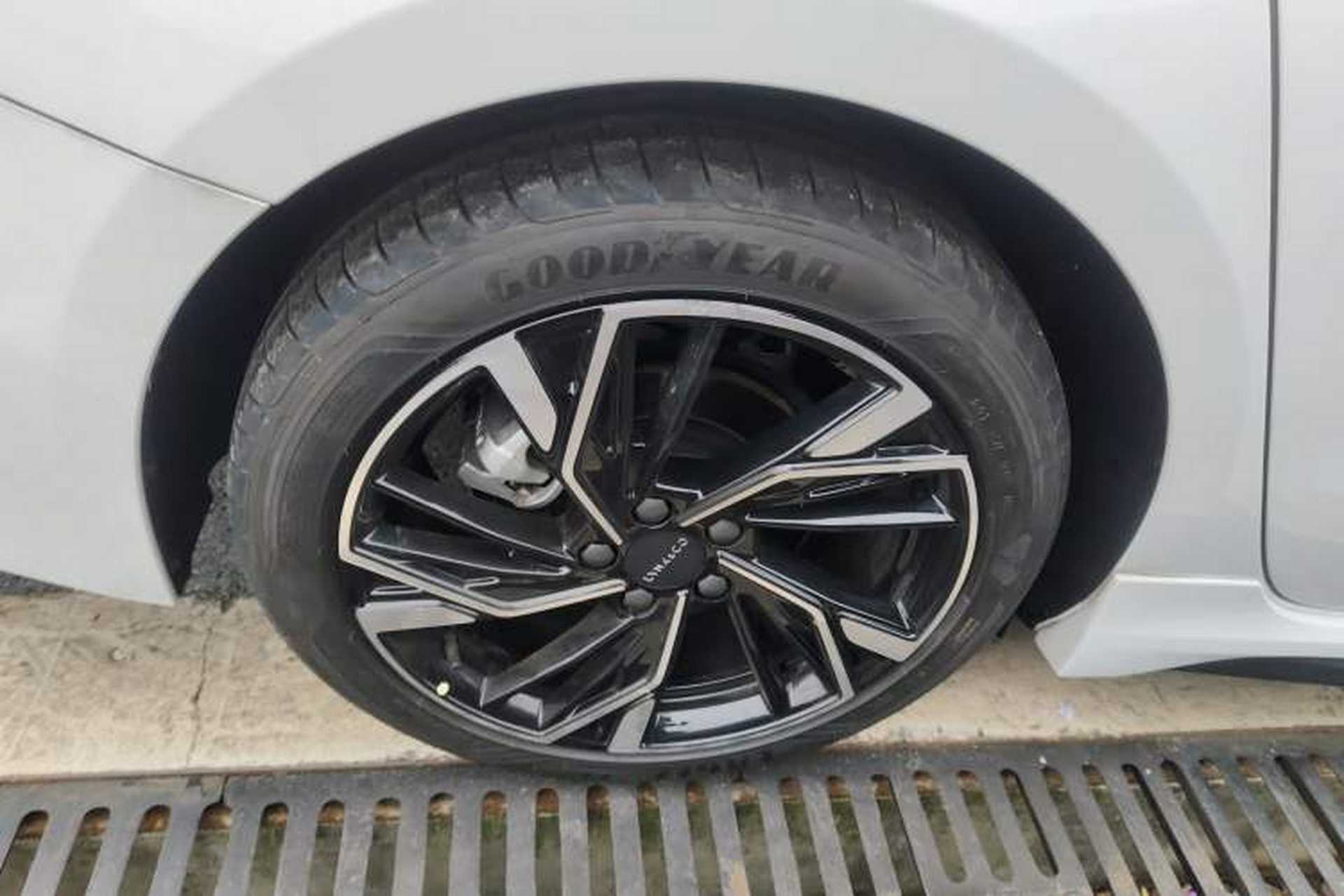 Used Lynk & Co 03 2023 1.5TD DCT JingPro Right Rear Wheel Hub