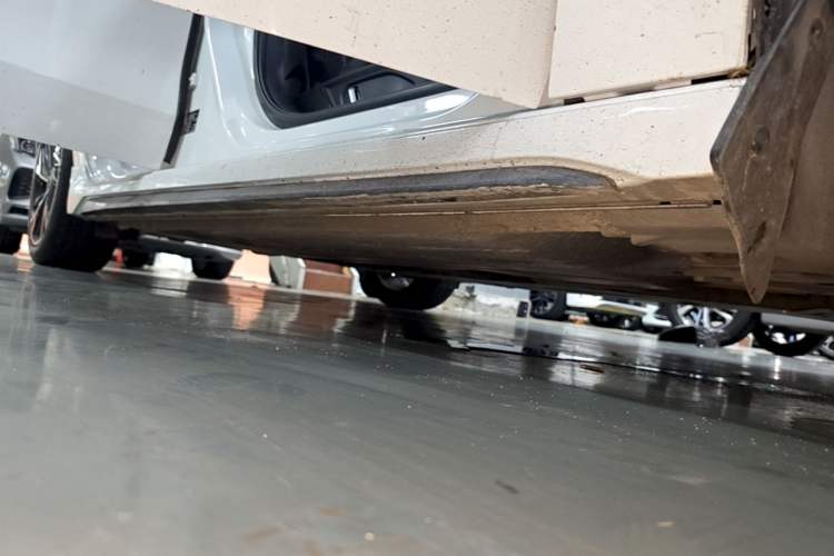 Used Lynk & Co 03 2023 1.5TD DCT JingPro Right Side Sill