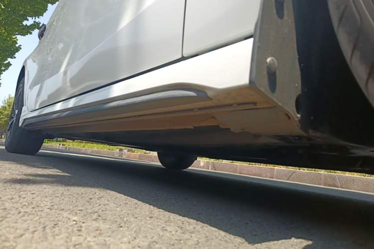 Used Lynk & Co 03 2023 1.5TD DCT JingPlus Right Side Sill