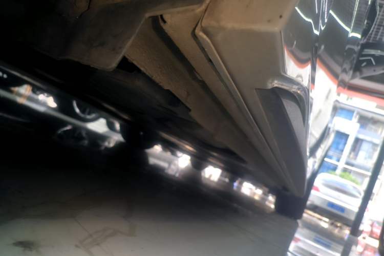 Used Lynk & Co 03 2023 1.5TD DCT JingPro Right Side Sill