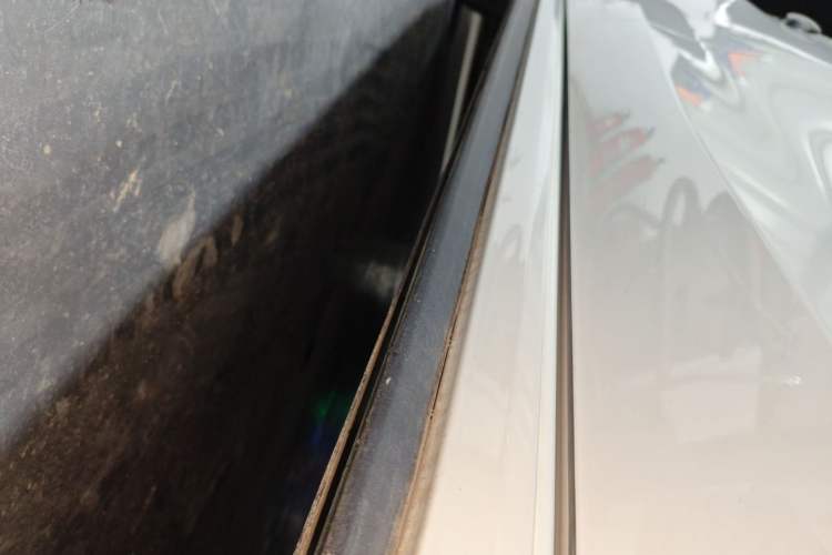 Used Lynk & Co 03 2023 2.0TD DCT JingPro Right Side Sill