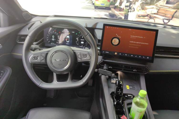 Used Lynk & Co 03 2023 2.0TD DCT H-Power Halo Steering Wheel