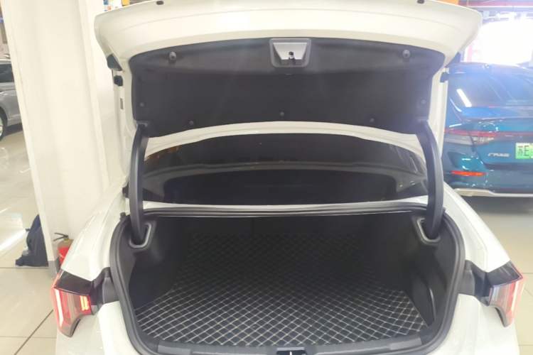 Used Lynk & Co 03 2023 2.0TD DCT JingPro Trunk