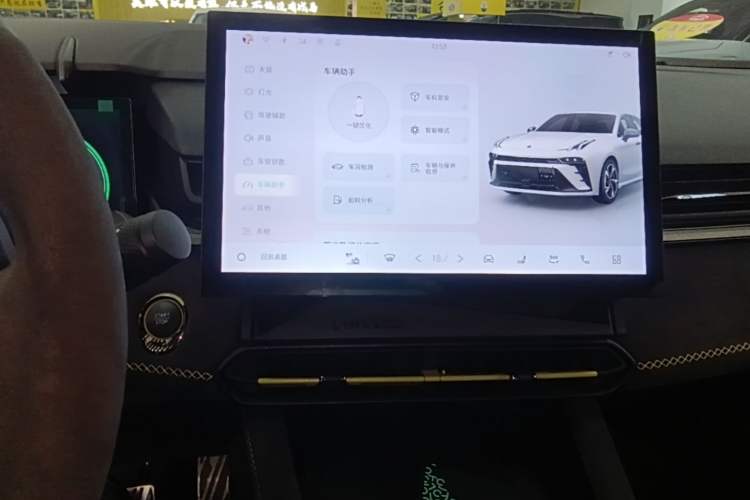 Used Lynk & Co 03 2023 03+ 2.0TD Automatic Yufeng Edition Audio And AC Panel