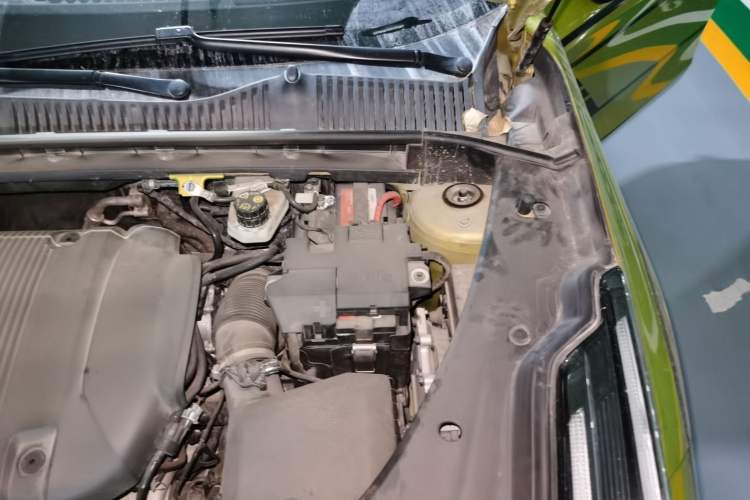 Used Lynk & Co 03 2023 03+ 2.0TD Automatic Yufeng Edition Engine Bay Left