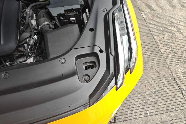 Used Lynk & Co 03 2023 2.0TD DCT JingPro Engine Bay Left