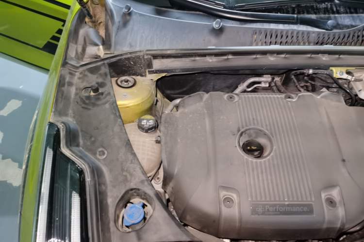 Used Lynk & Co 03 2023 03+ 2.0TD Automatic Yufeng Edition Engine Bay Right