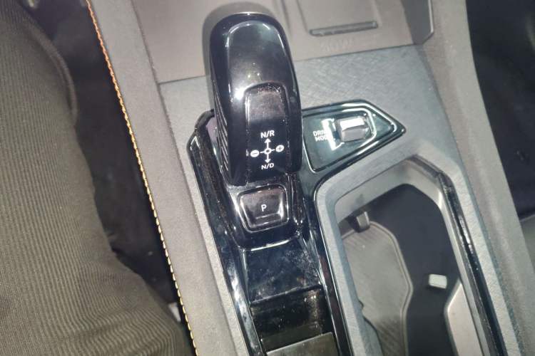Used Lynk & Co 03 2023 2.0TD DCT H-Power Halo Gear Lever