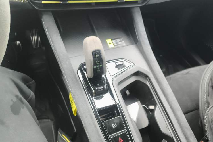 Used Lynk & Co 03 2023 03+ 2.0TD Automatic Yufeng Edition Gear Lever