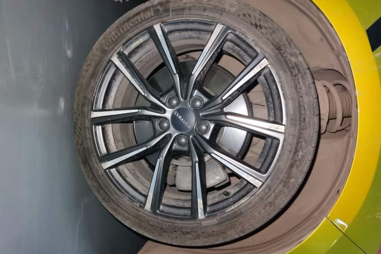 Used Lynk & Co 03 2023 03+ 2.0TD Automatic Yufeng Edition Right Front Wheel Hub