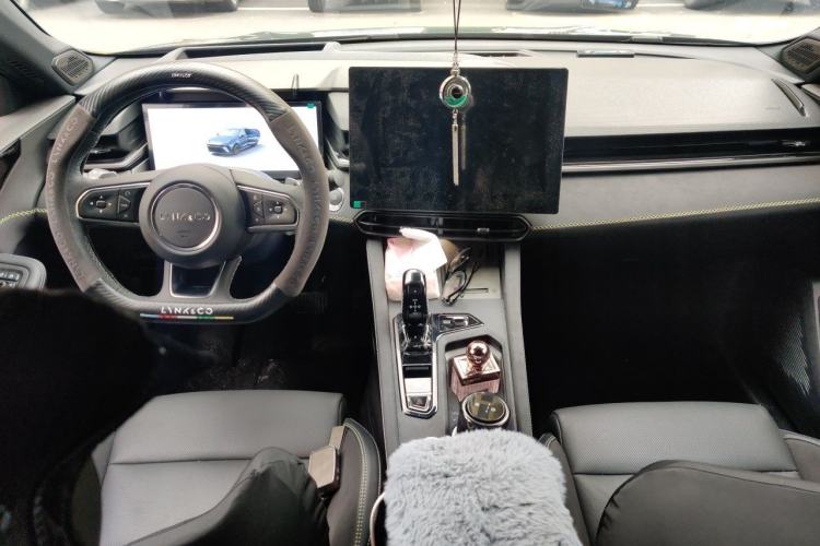 Used Lynk & Co 03 2025 2.0TD DCT Champion Edition Pro Center Console