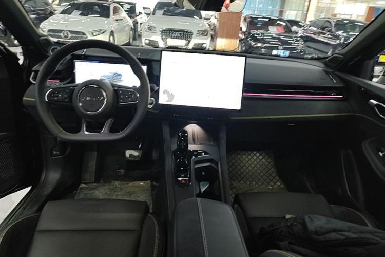Used Lynk & Co 03 2025 2.0TD DCT Champion Edition Pro Center Console