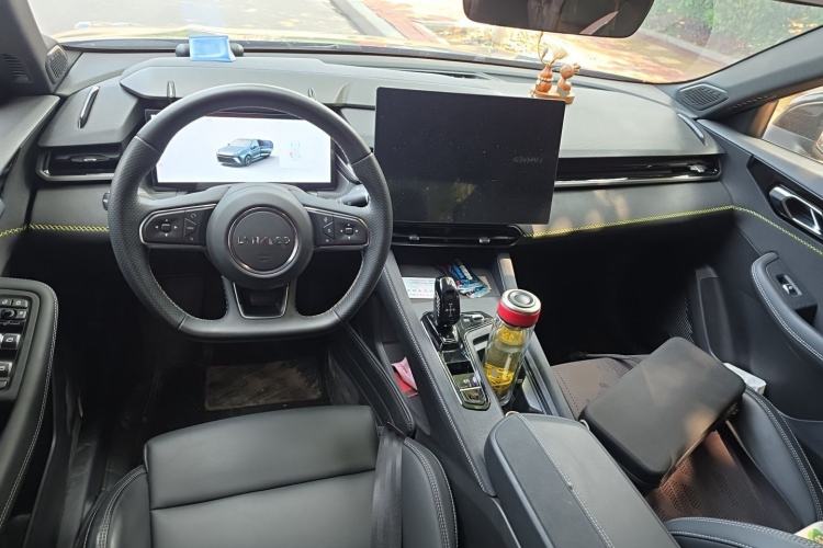 Used Lynk & Co 03 2025 1.5TD DCT Champion Edition Plus Center Console