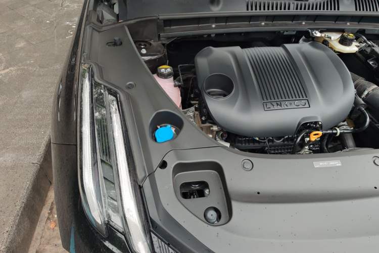 Used Lynk & Co 03 2025 1.5TD DCT Champion Edition Plus Engine Bay Right
