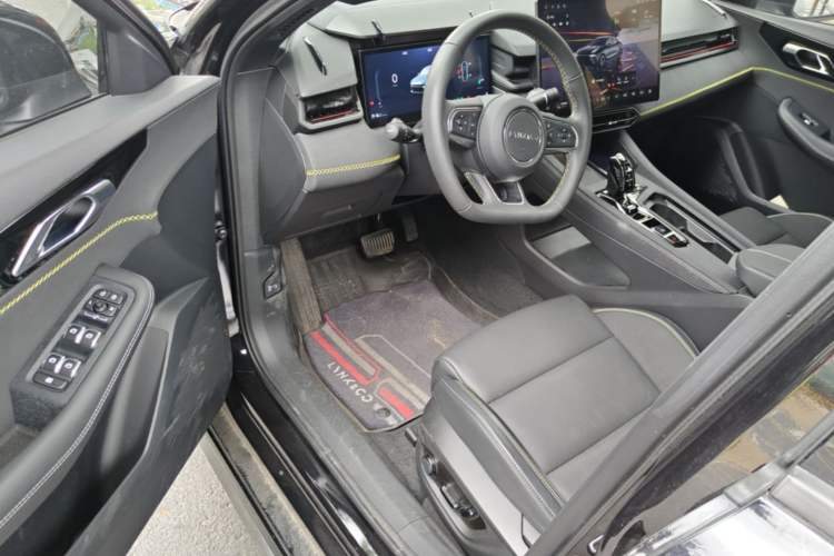 Used Lynk & Co 03 2025 2.0TD DCT Champion Edition Pro Interior 3