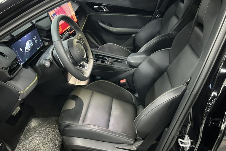 Used Lynk & Co 03 2025 1.5TD DCT Champion Edition Pro Interior 4