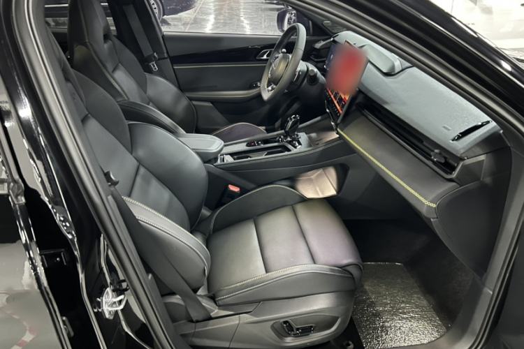 Used Lynk & Co 03 2025 1.5TD DCT Champion Edition Pro Interior 9