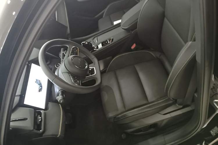 Used Lynk & Co 03 2025 1.5TD DCT Champion Edition Pro Left Front Seat
