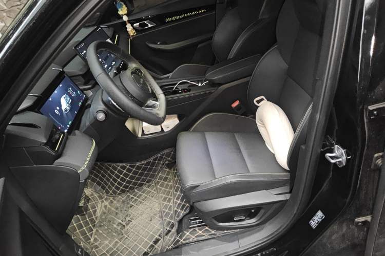 Used Lynk & Co 03 2025 1.5TD DCT Champion Edition Pro Left Front Seat