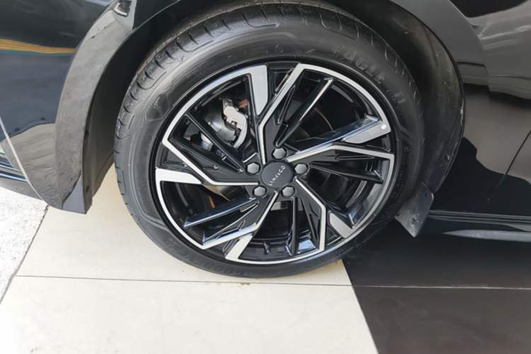 Used Lynk & Co 03 2025 1.5TD DCT Champion Edition Pro Left Front Wheel Hub
