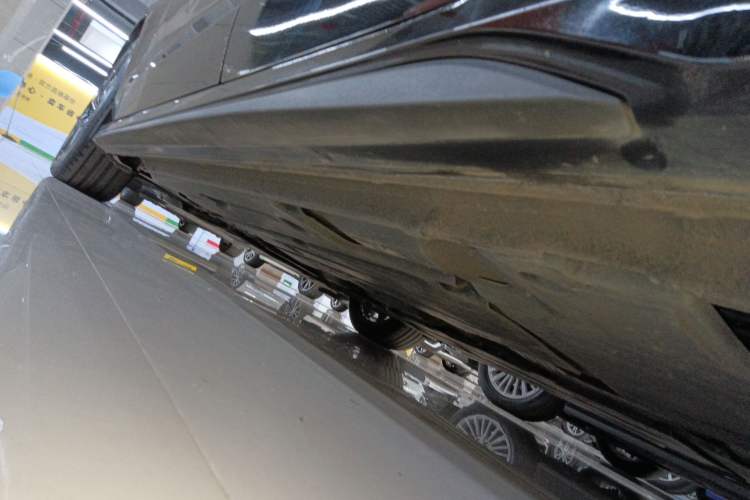 Used Lynk & Co 03 2025 1.5TD DCT Champion Edition Pro Left Side Sill