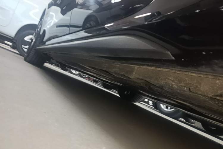 Used Lynk & Co 03 2025 1.5TD DCT Champion Edition Pro Left Side Sill